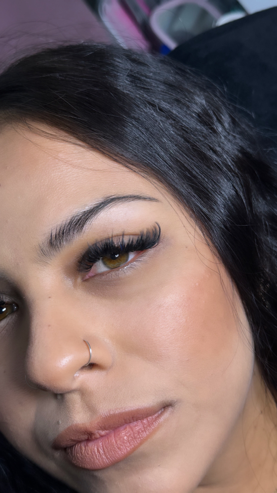 Eyelash Extentions (Hybrid)