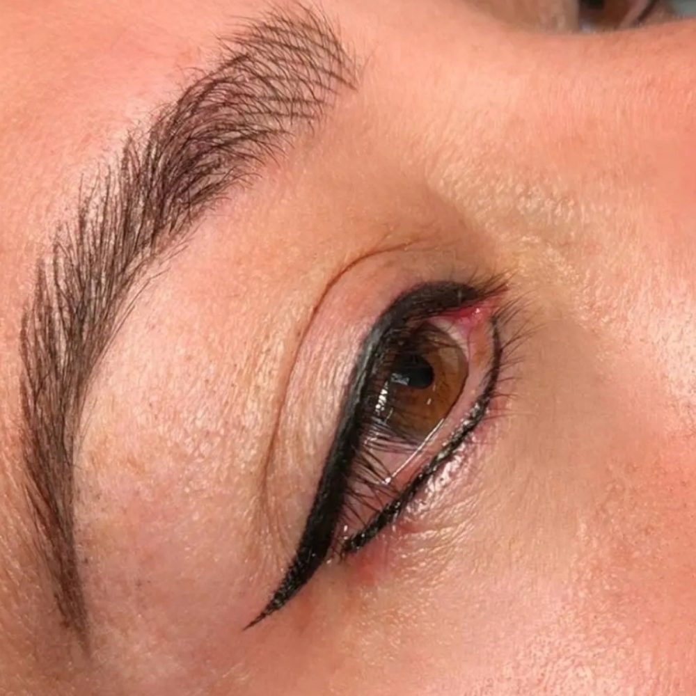 Eyeliner Upper + Lower at Cristina  Oliveira