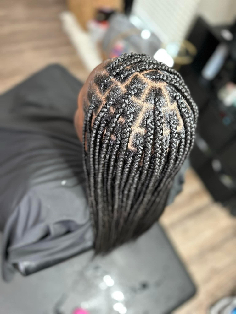 Knotless Braids (Medium)