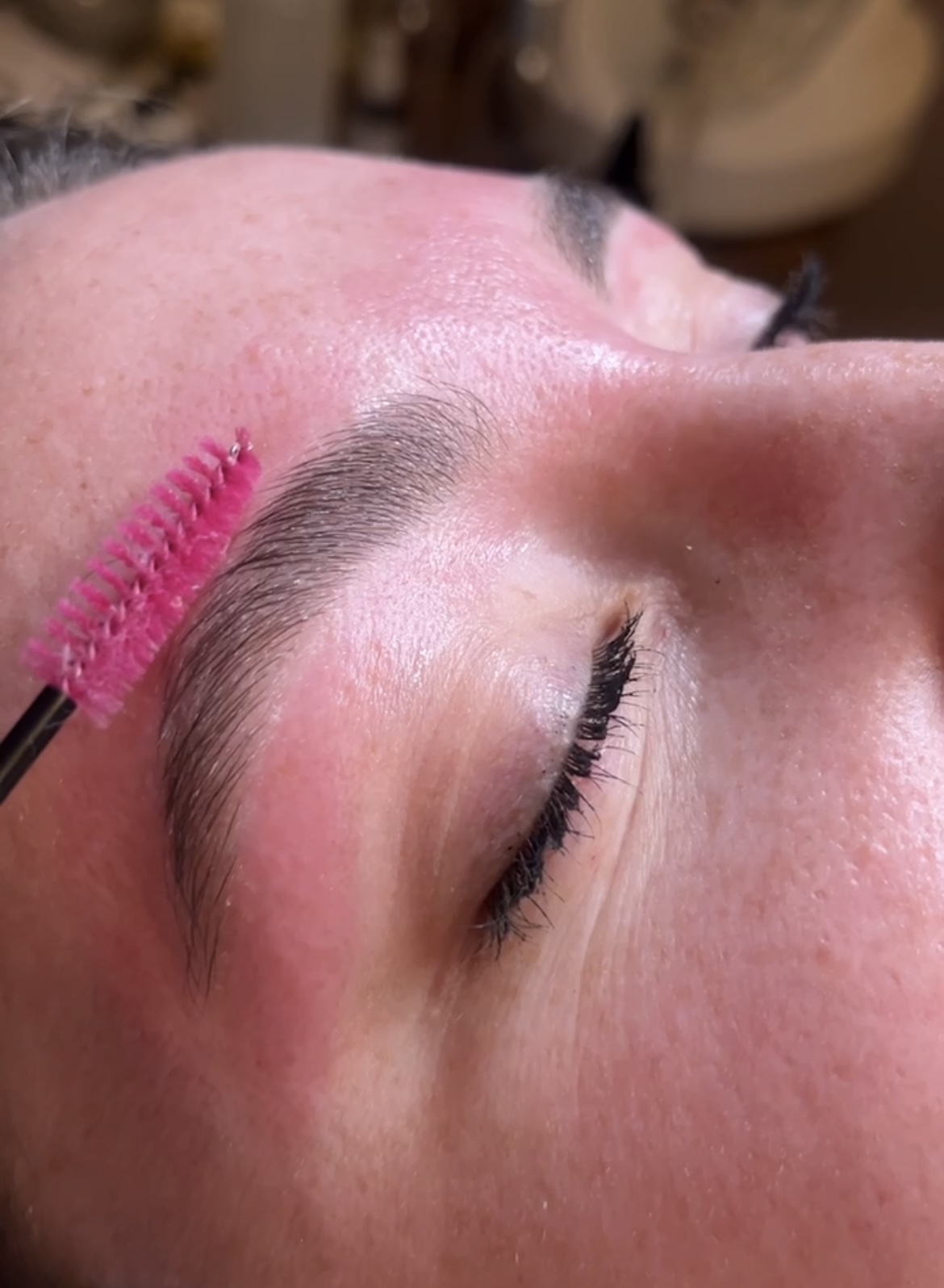 Brow Tweeze (45 Mins)