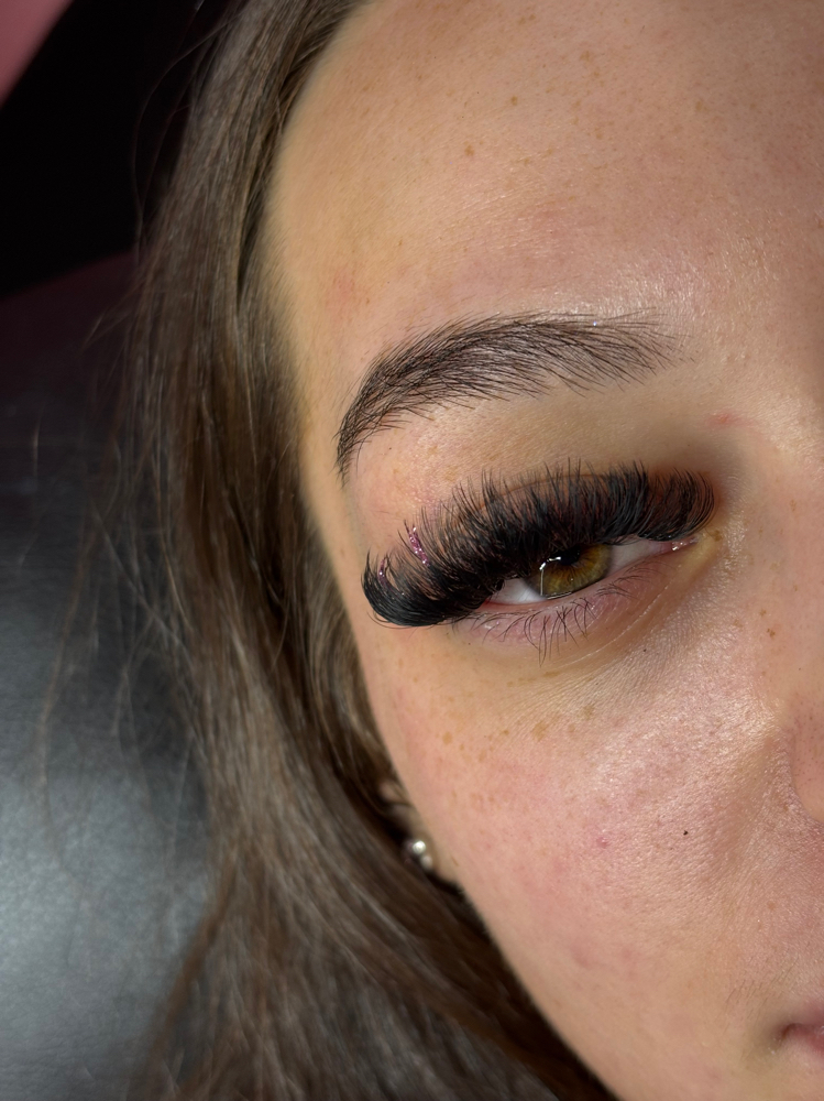 Mega Volume Lashes