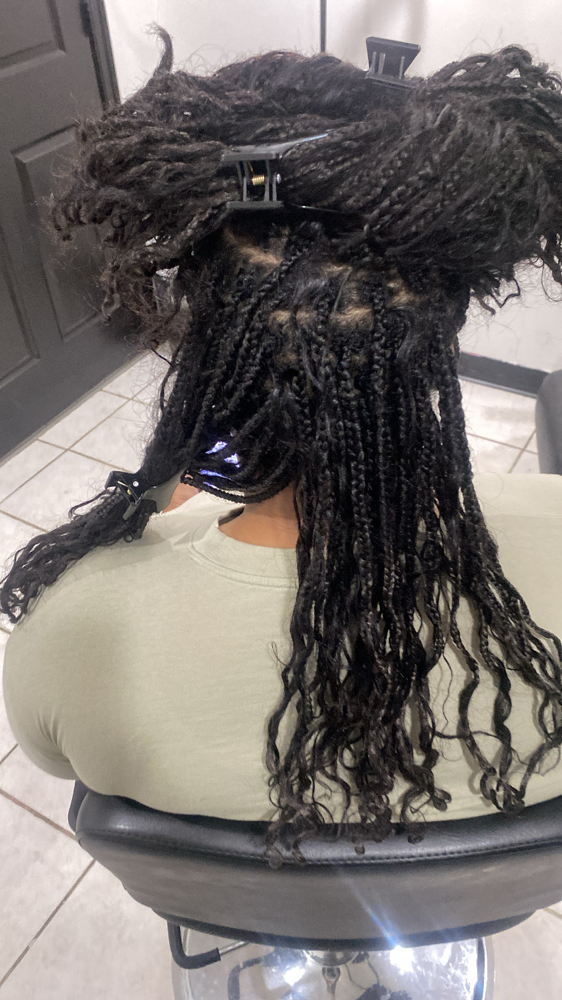Small Knotless Removed