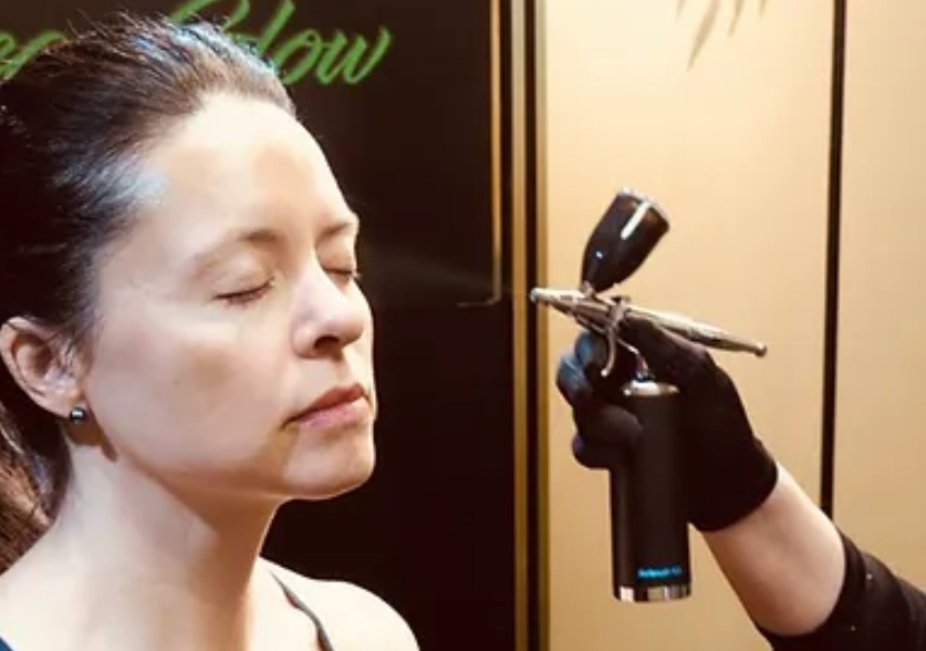 Facial Contouring - Spray Tan