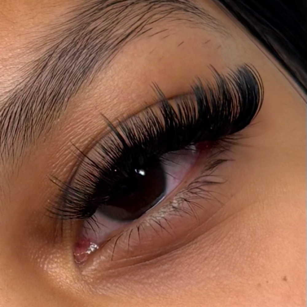 Hybrid Wispy at lashesbyxkg in Miami, FL