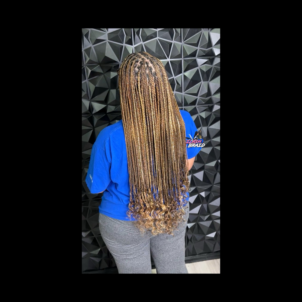 Luxury Medium Knotless at ILASHNBRAID in Houston, TX