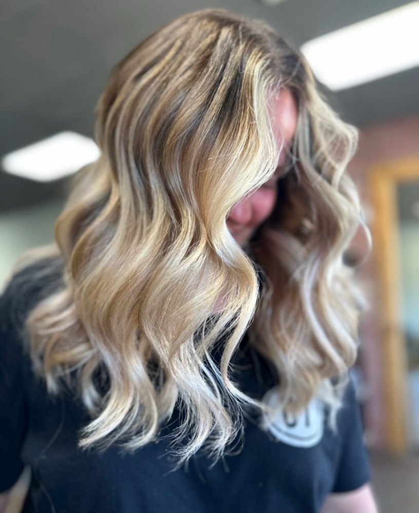 Lived In Blonde Maintenance at sincitystrands in Las Vegas, NV