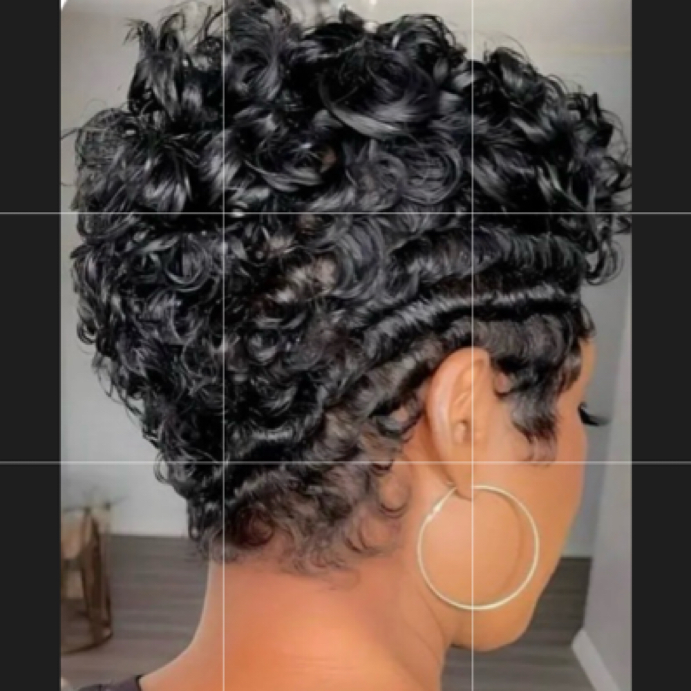 Short Deluxe Shampop Set at Preddy and Penk Salon in Chicago, IL
