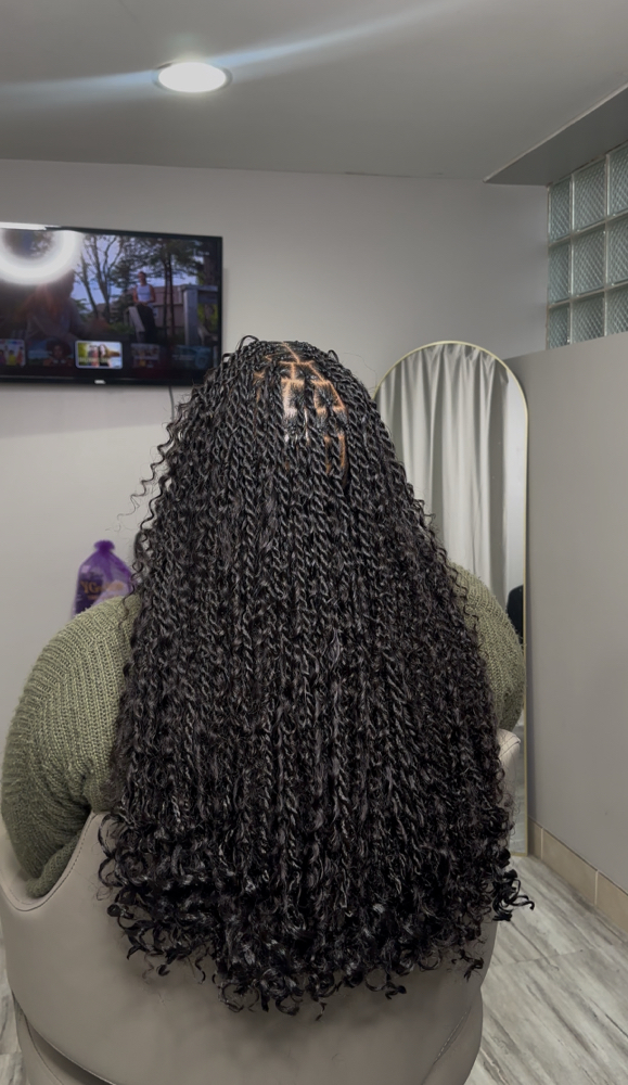 Small Island Twists * With Curls* at Dolled By Sky in Chicago, IL