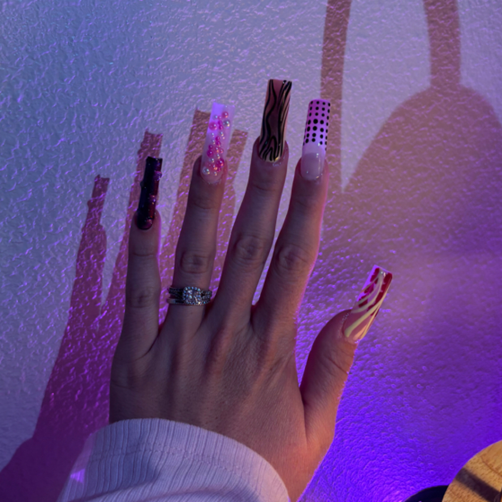 Free Style Sets at Pinkalicioussnails in Orange, CA