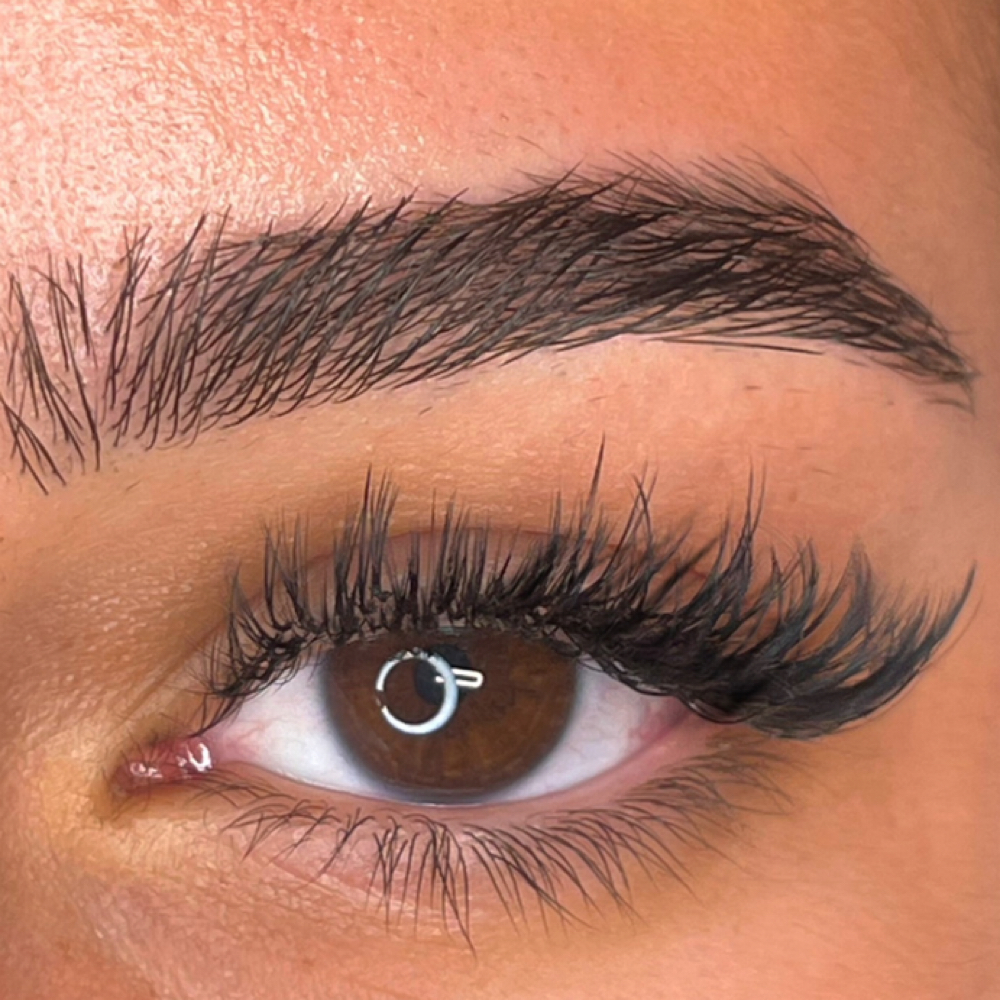 Hybrid Mix Full Set at LashGoddess San Diego in San Diego, CA