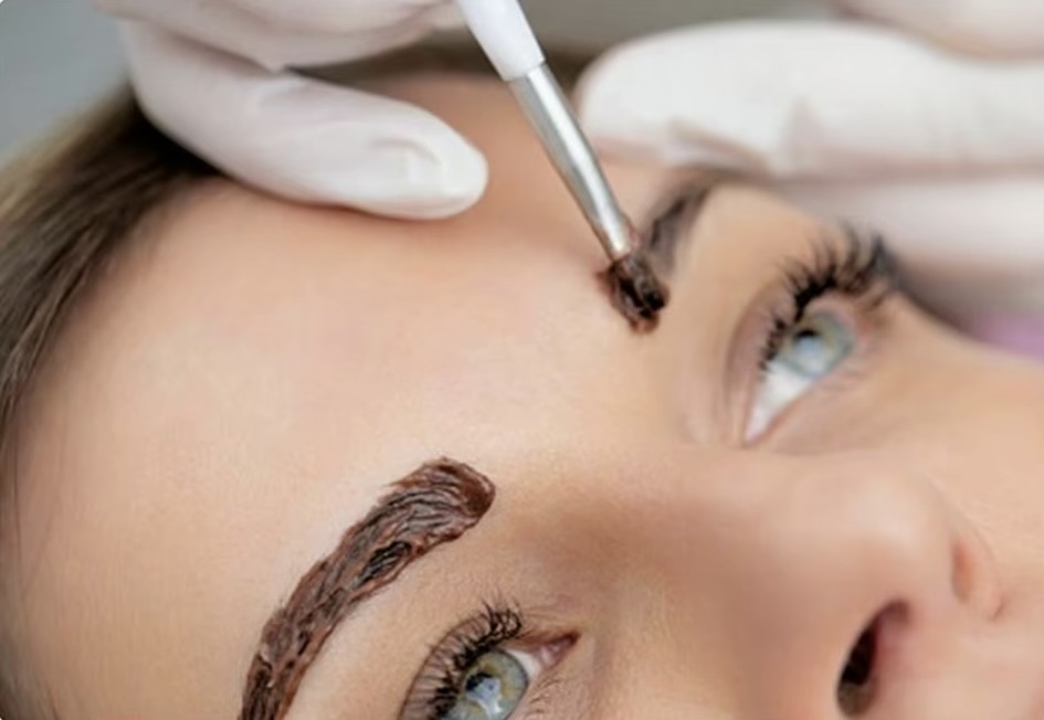 Brow tinting