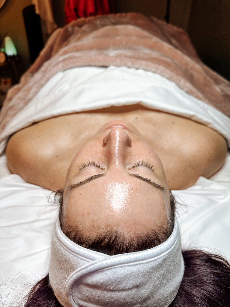 Dermaplane + Happy Peel Facial