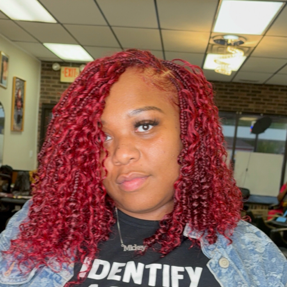 Bob Boho & Bora Knotless(bring Boho at Blessing braiding bar in South Holland, IL