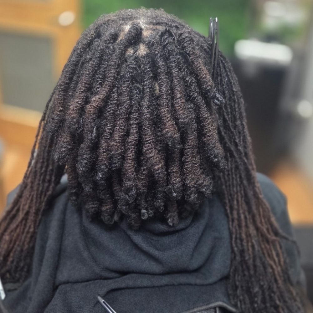 Pipe Cleaners Curls Set at Graceful Hands Locs by Bee in Des Moines, IA