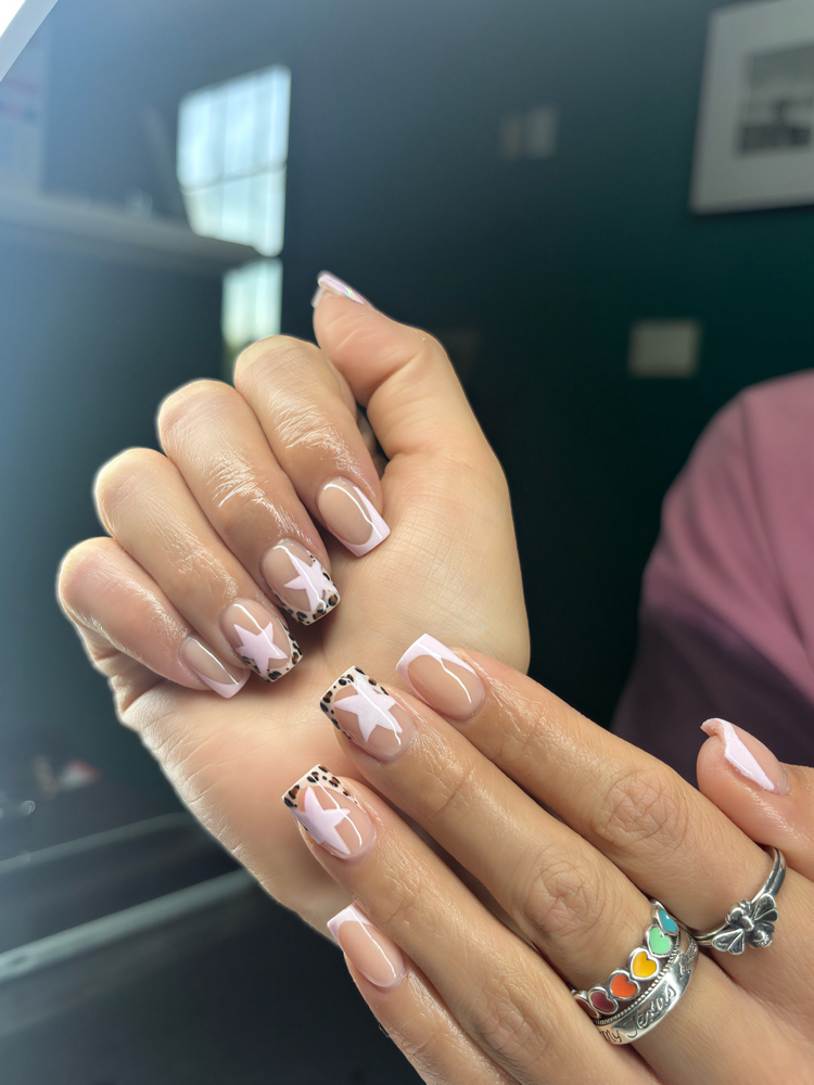 Short Acrylic Nail Set at Emerald pearl in Crystal City, TX