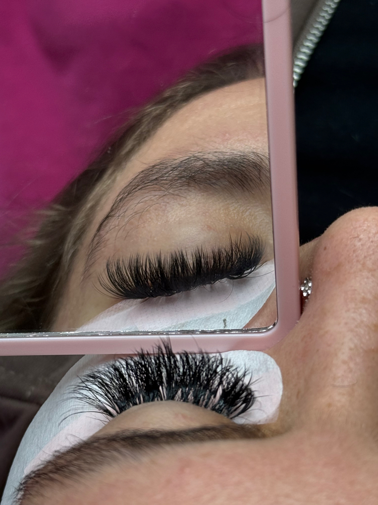 Mega Volume Lashes