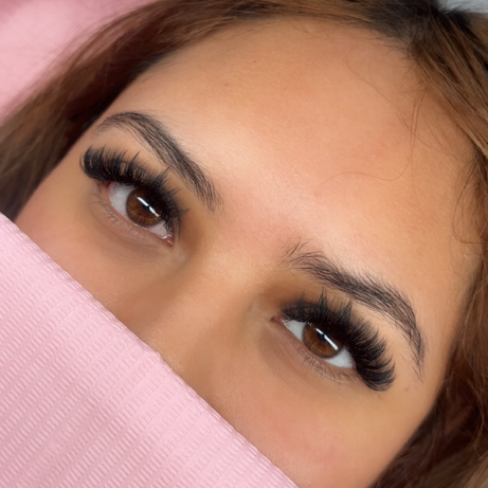 volume lash extentions at hairdonebyPJ