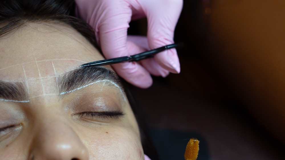 Brow Lamination + Brow Cleanup🩷