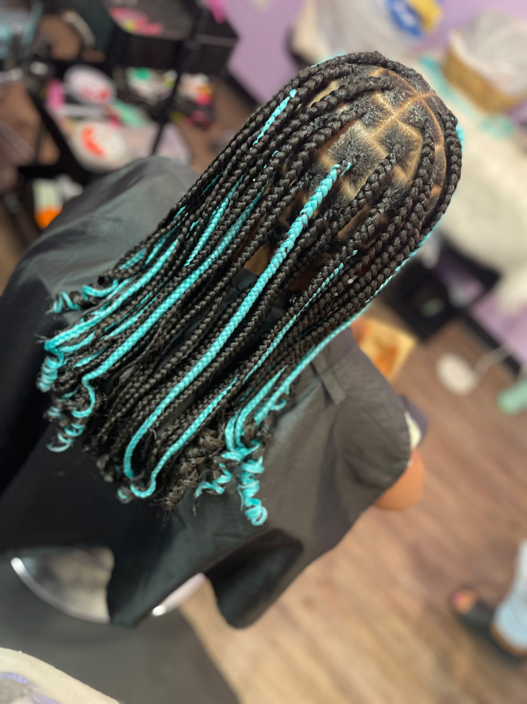 Kid's Knotless Braids(BTS) at Thahairtherapist in Houston, TX