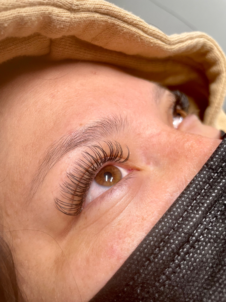 Classic Lashes Extension Clasicas at KarlaBFL LLC in Laurel, MD