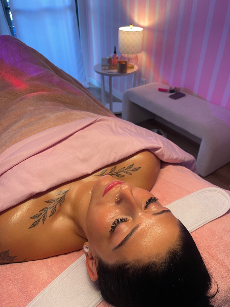 CUSTOMIZED FACIAL