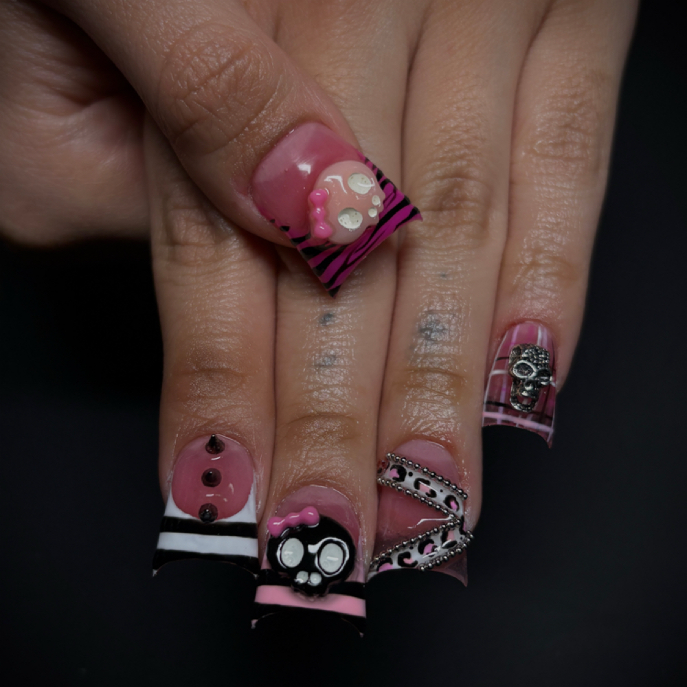 Fill In at STAR CLAWZ in Dallas, TX