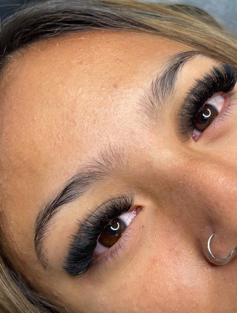 Mega volume Eyelash Extensions