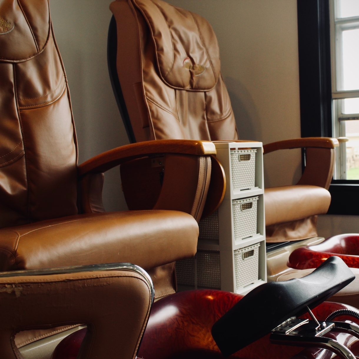 Signature Spa Pedicure at Modern Looks & Wellness Spa in Lincoln, IL