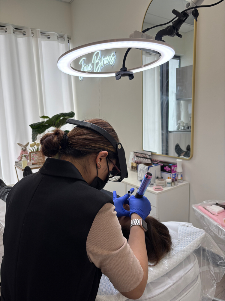 1:1 Permanent Makeup Brows Training