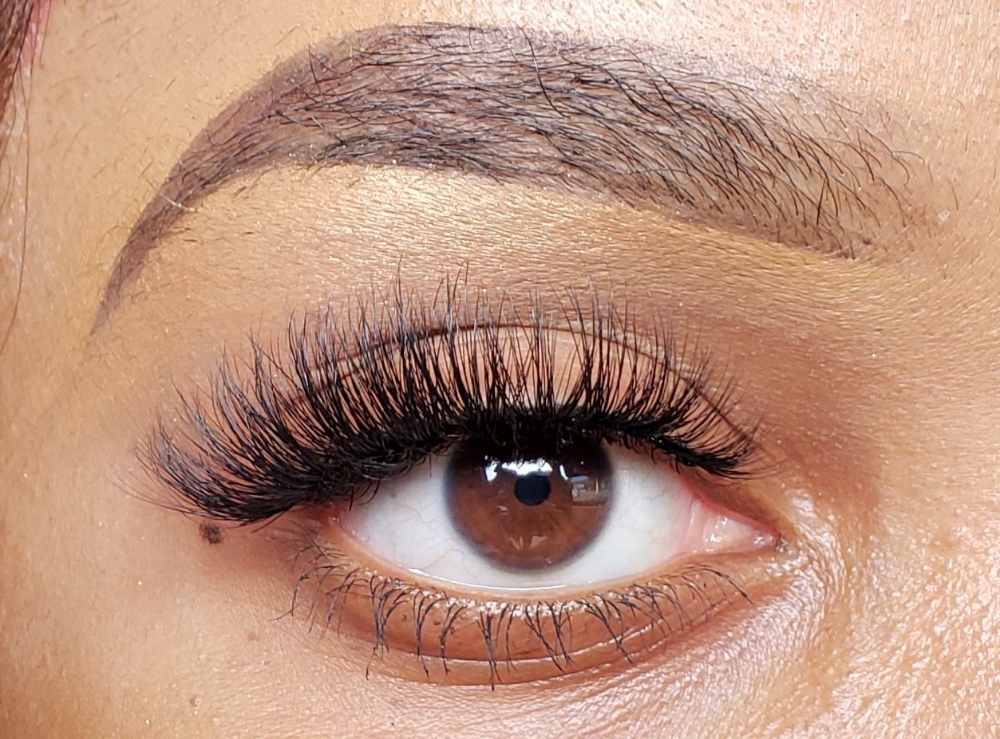 Eyebrow Fill-in and Strip Lash