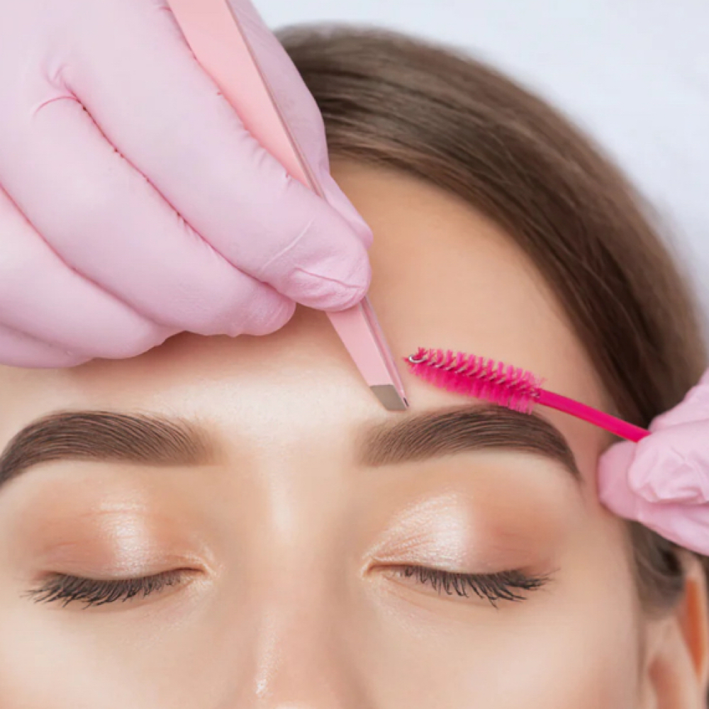 Brow Tweeze at Sol Esthetics in Chicago, IL