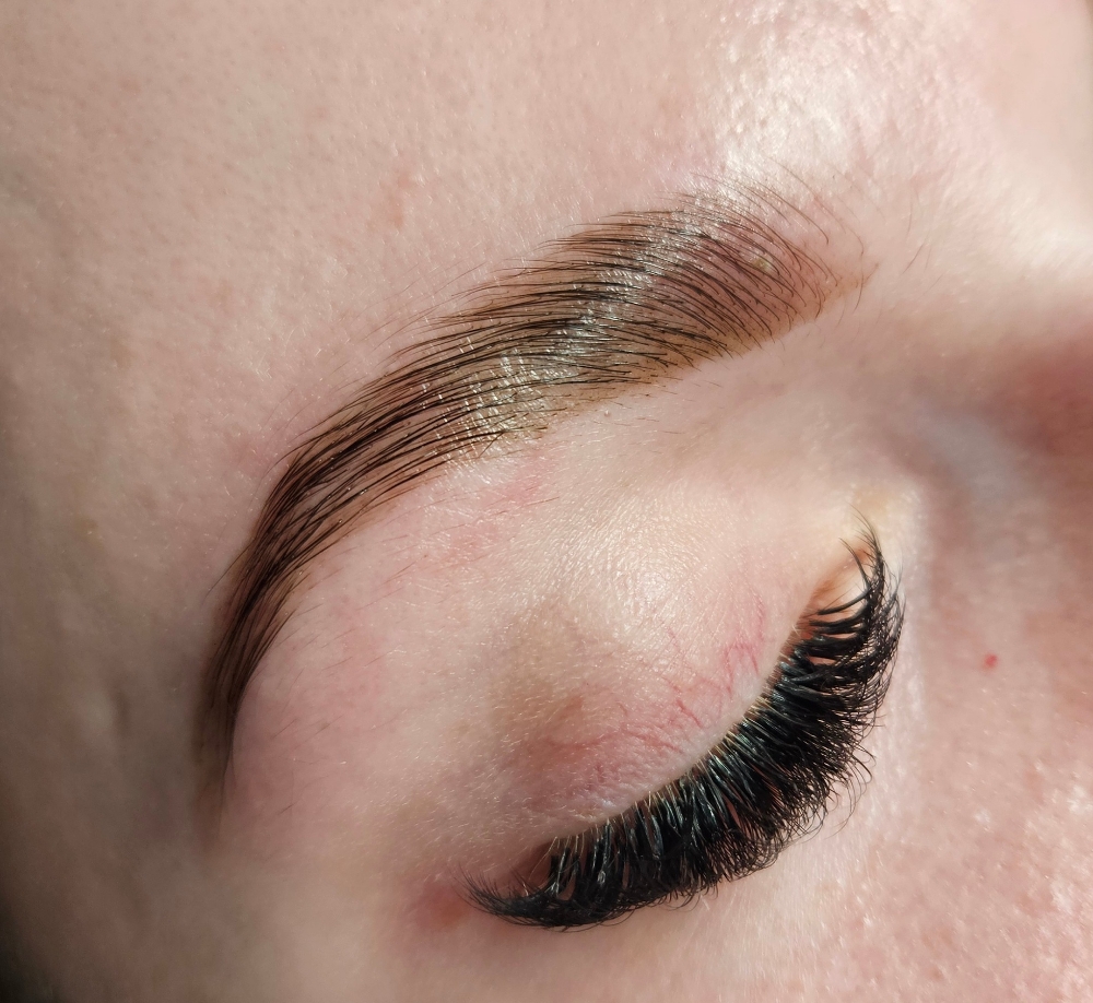 Brow Lamination & Tint