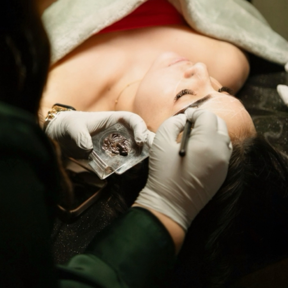 Hybrid Brow Sculpt at Olive Studio in San Sebastián, PR
