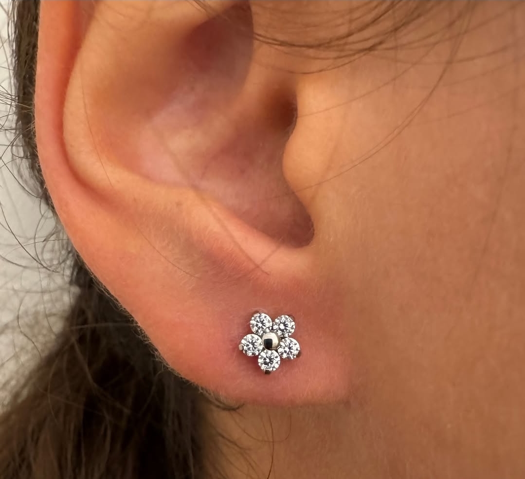 Single lobe piercing (1 only)