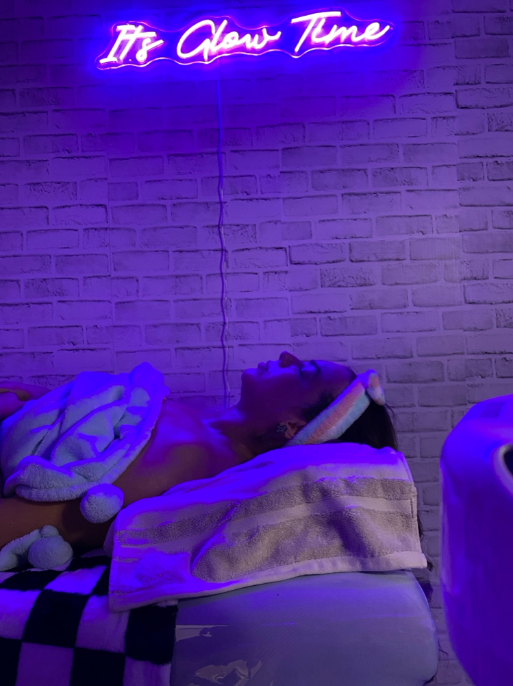 O2 Lift Facial + Dermaplane