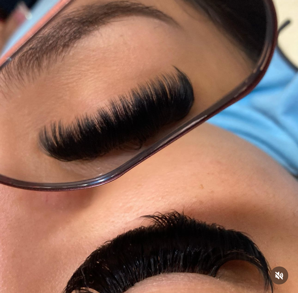 Mega Volume Lash Extensions