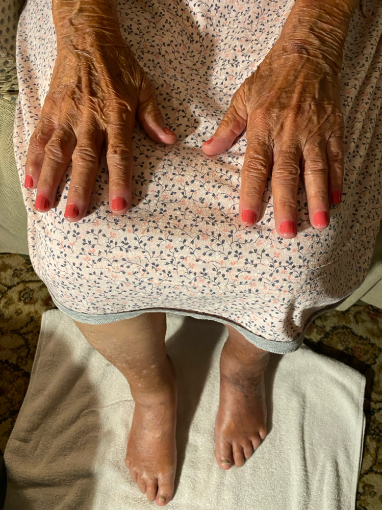 SENIOR SPA MANICURE