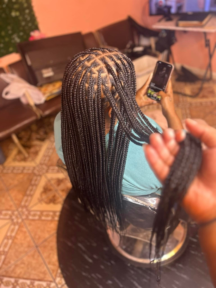 Medium Knotless