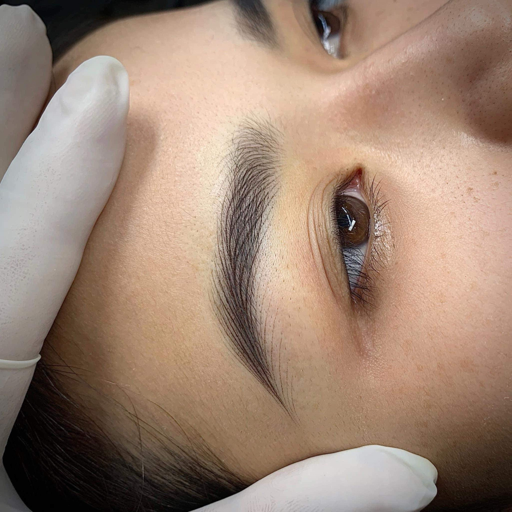 Microblading or Hairstroke