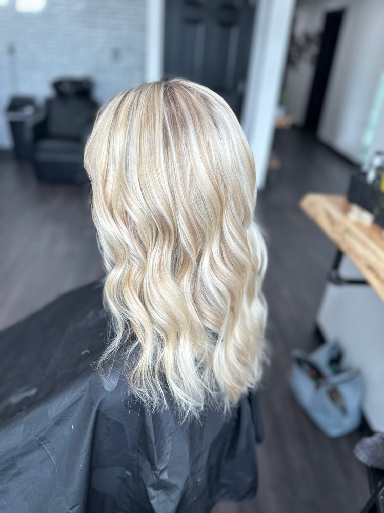 Blonde Root Retouch