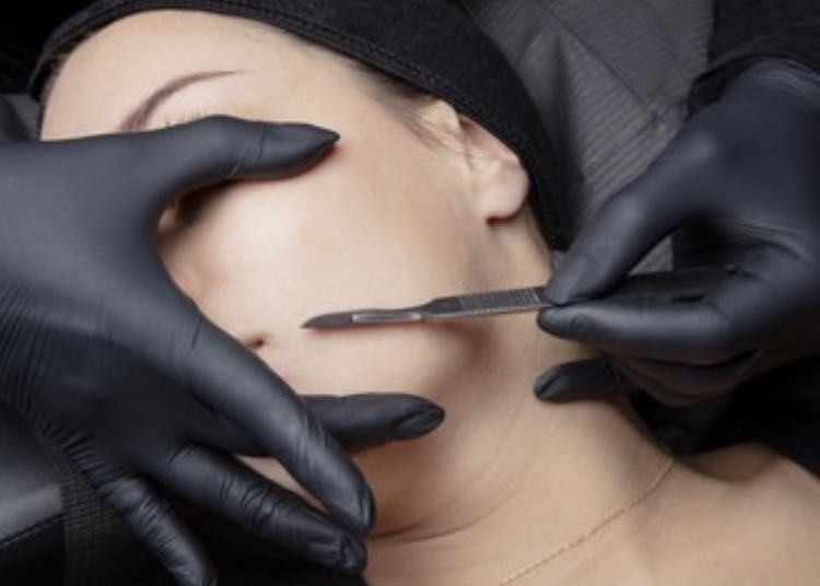 Deluxe Dermaplaning Facial