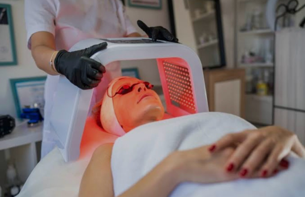 LED Light Therapy Facial W/ Halley