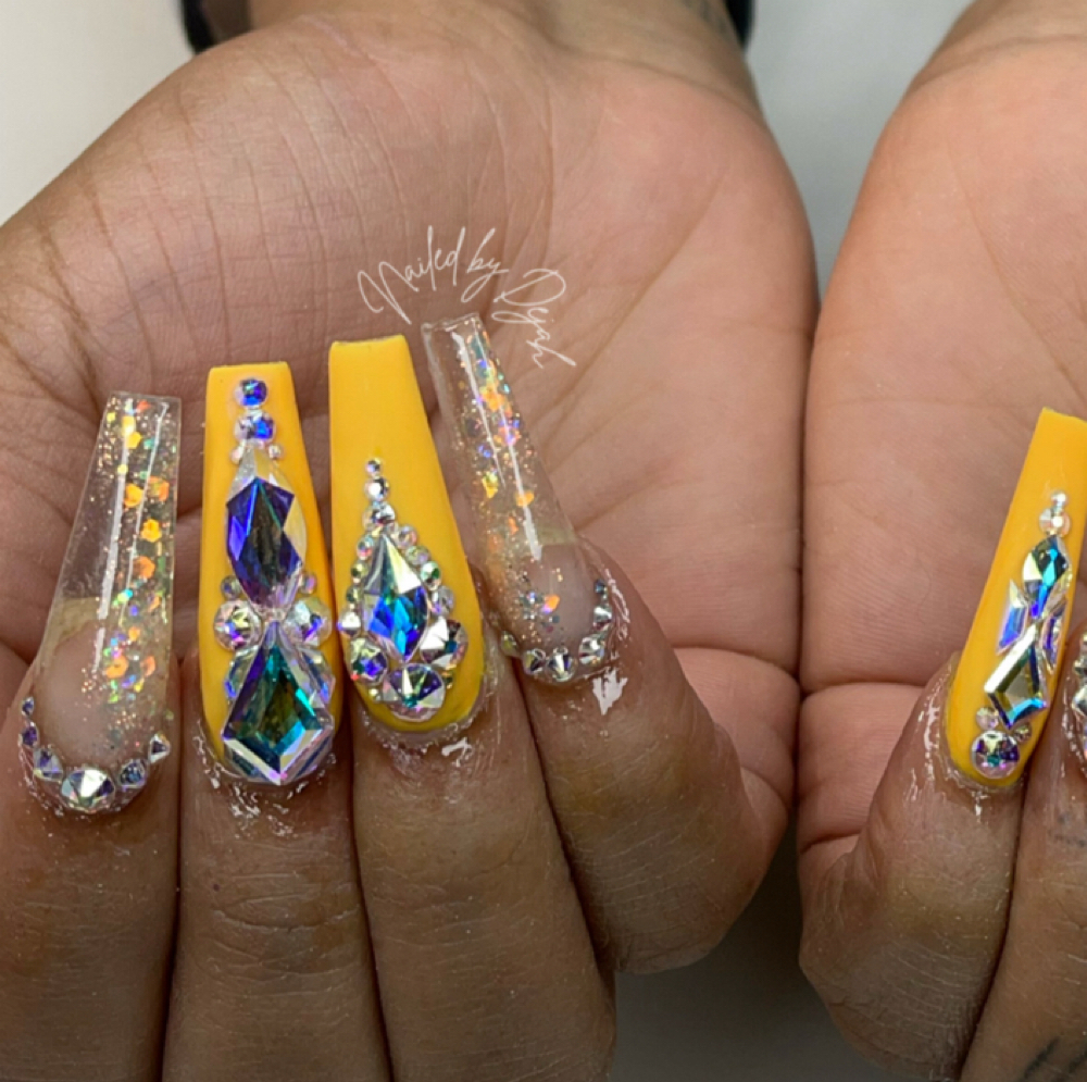 Tier 4 Long Freestyle Full Set at Queen’z & King’z Barber Salon in Murrieta, CA