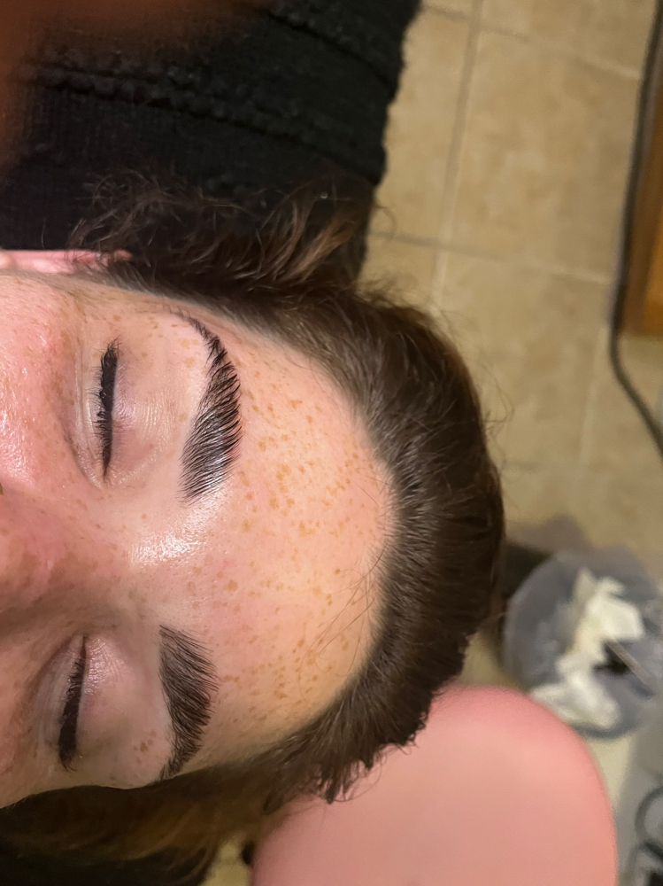 Brow Lamination & Tint