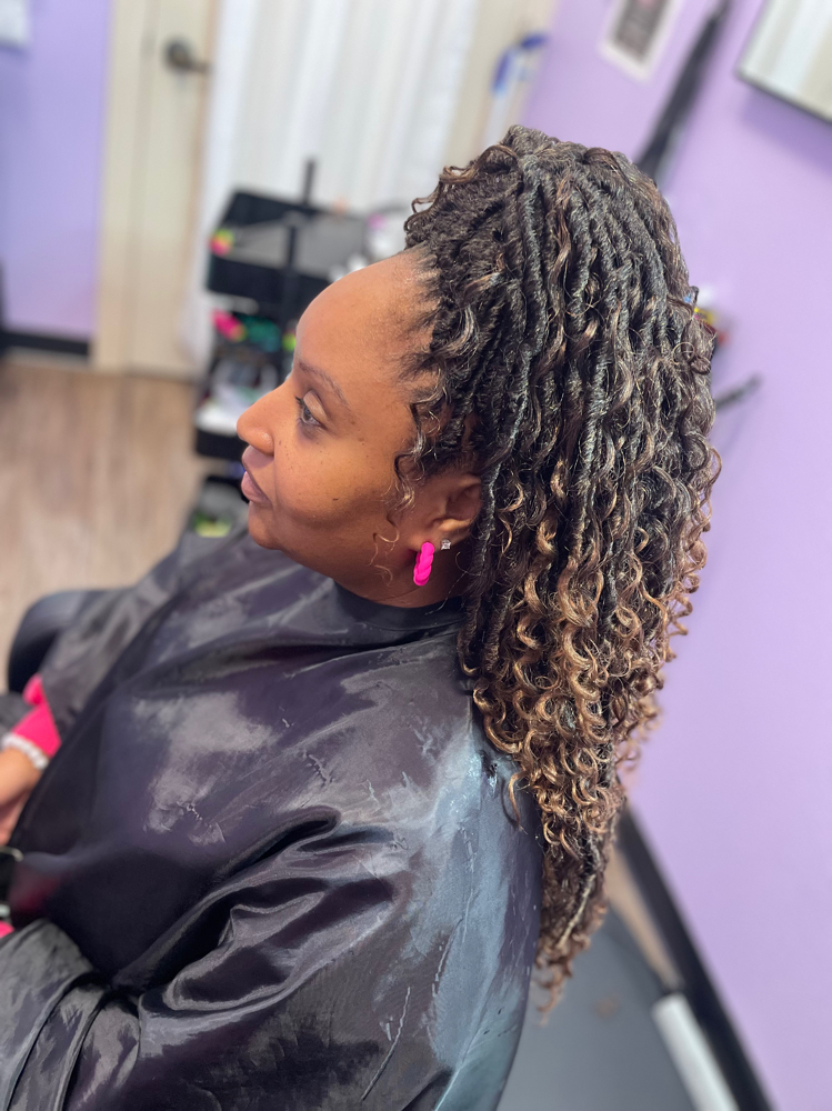 Crochet Braids at Thahairtherapist in Houston, TX