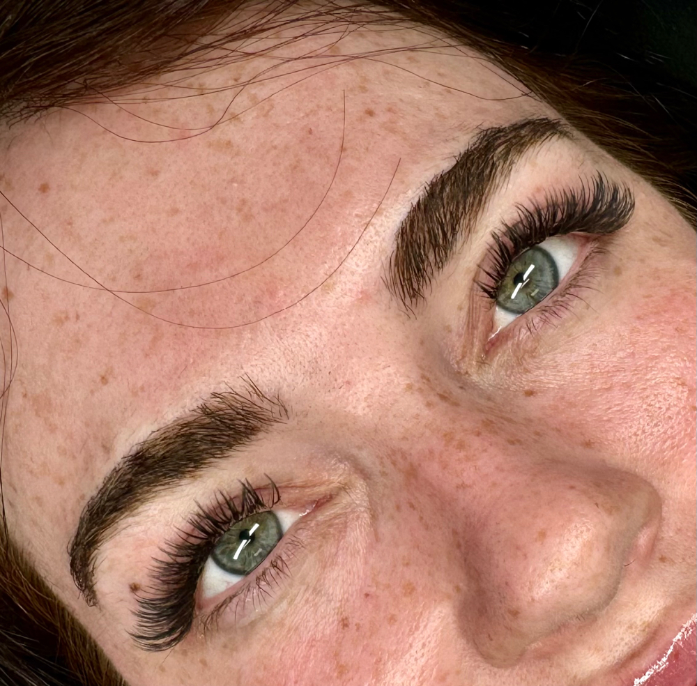 «Wet» lash extensions