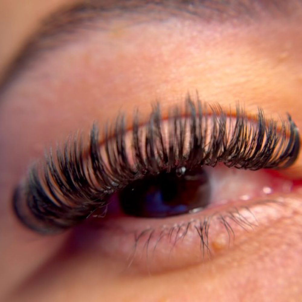 Wispy/Wet Full Set at XO Lash Effect LLC in Walden, NY