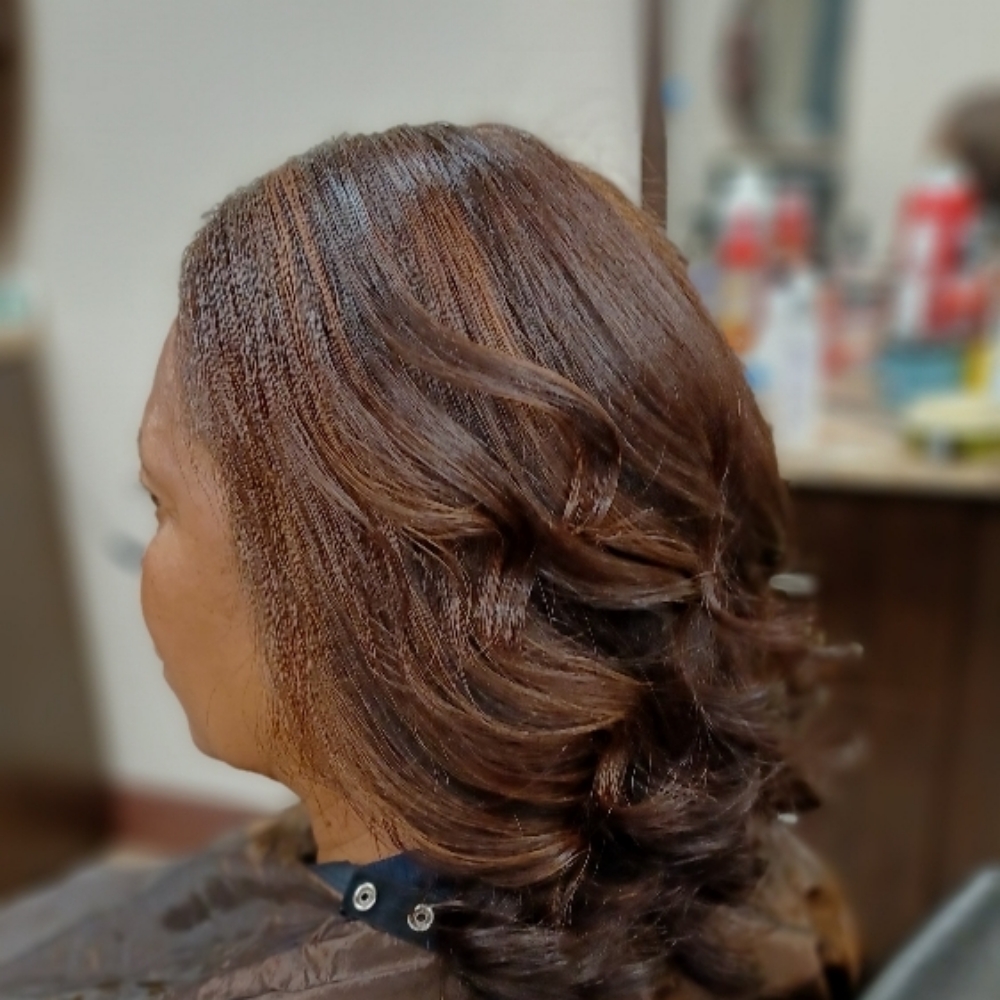 Quick Weave at Amazing Kinkz in Detroit, MI