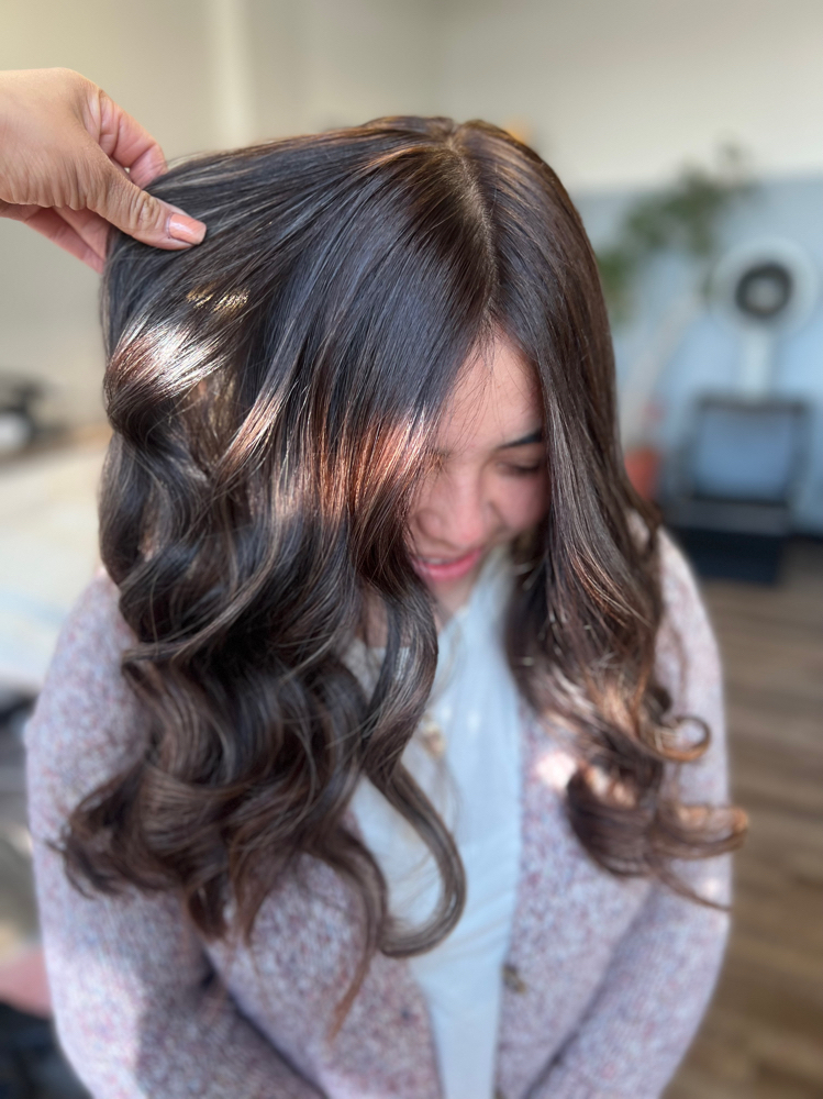 Womens Shampoo , Cut , Blowout