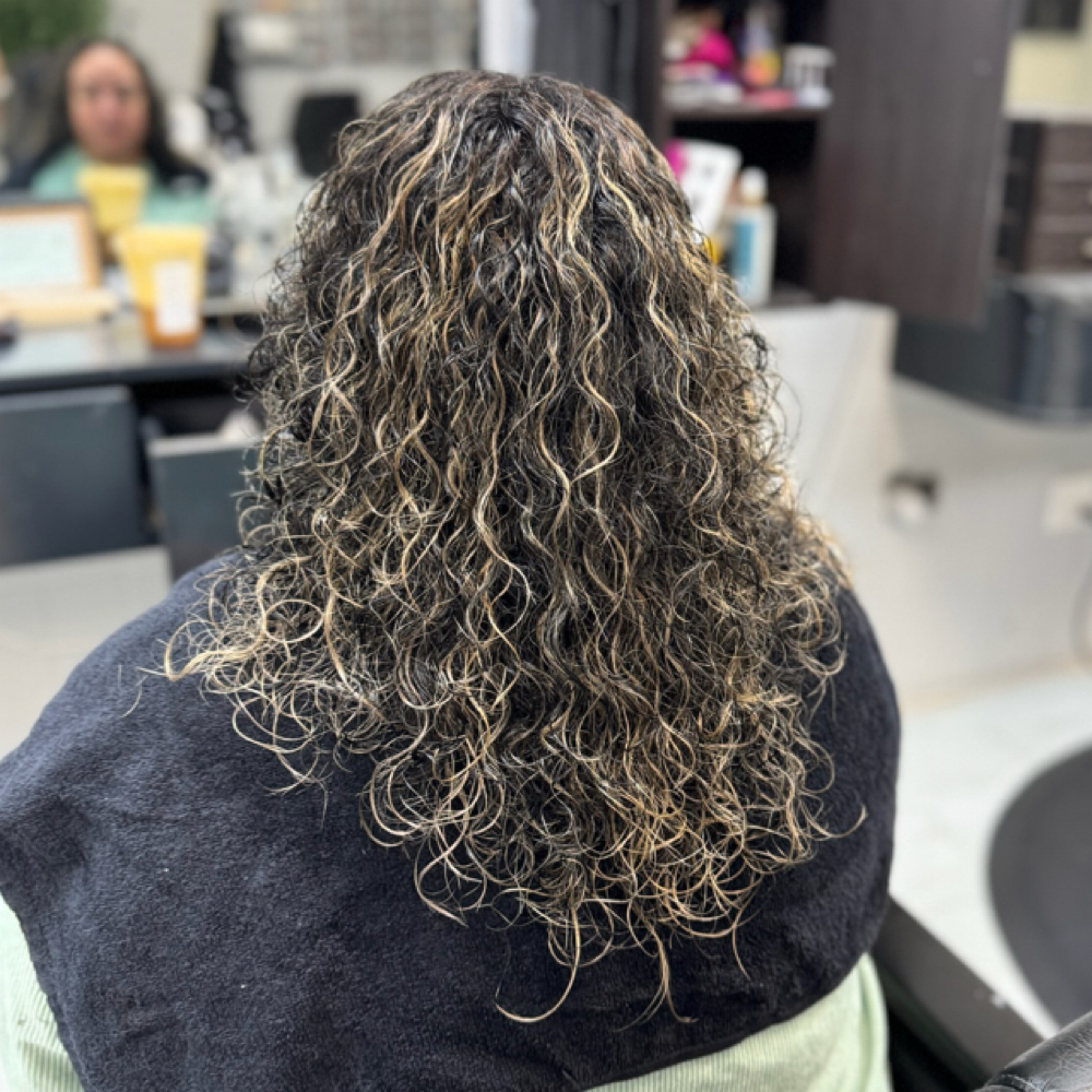 Corte de Mujer / Women’s Cut at Beauty Salon Latin in Raleigh, NC